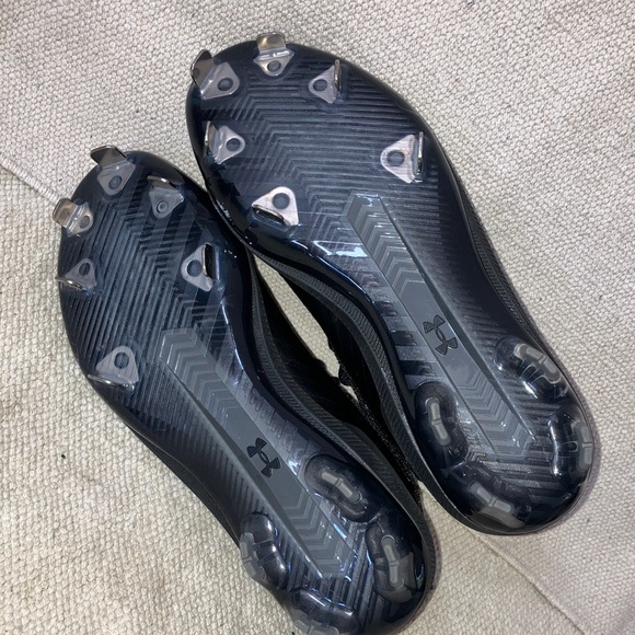 Under Armour Men's size 7 baseball Athletic Cleats with elasticized ankles - Picture 4 of 14